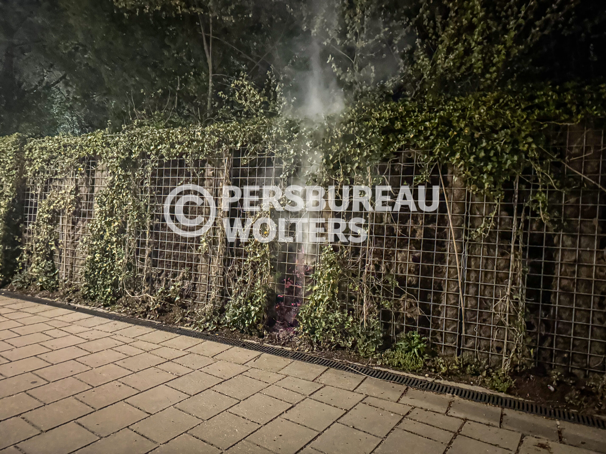 Hegbrand bij station Kampen zorgt voor flinke rookontwikkeling