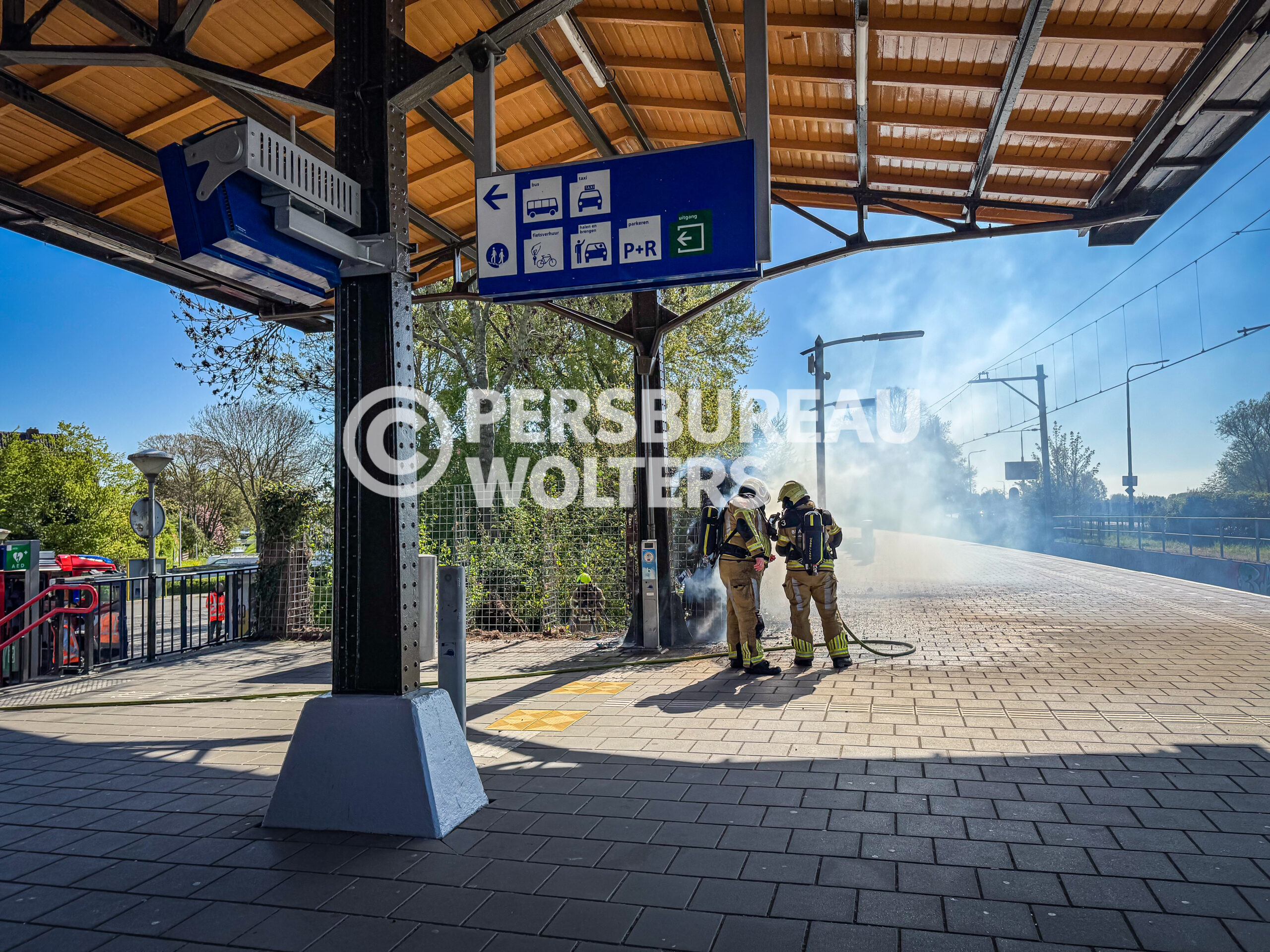 Hegbrand veroorzaakt flinke rookontwikkeling bij station in Kampen