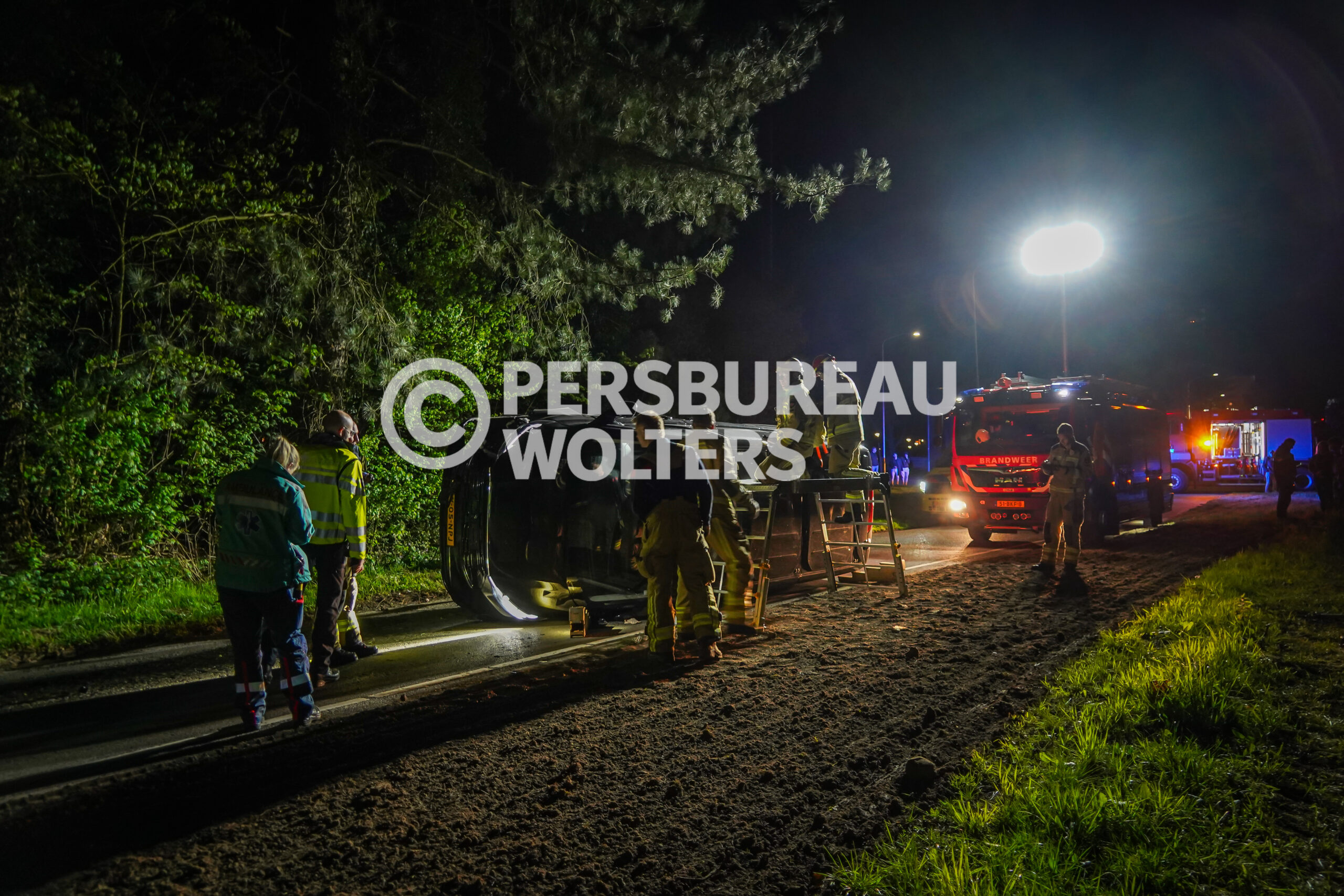 (Video) Bestuurder gewond na eenzijdig ongeval in Emmen, aangehouden voor rijden onder invloed