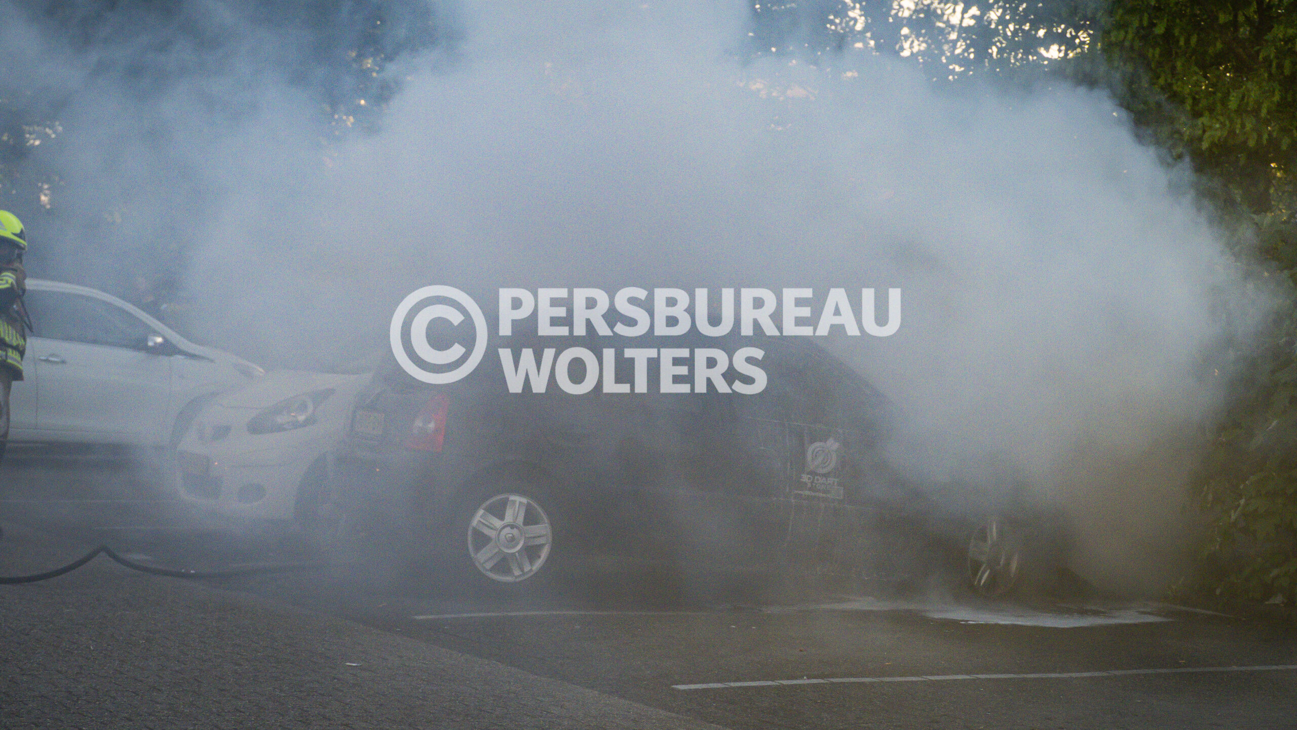 Auto vliegt in brand op parkeerplaats in Nijmegen