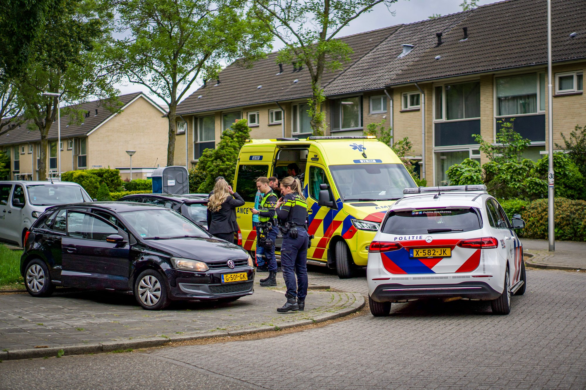 Aanrijding tussen 2 voertuigen op de Noordzeelaan & Lauwerszeeweg in Eindhoven