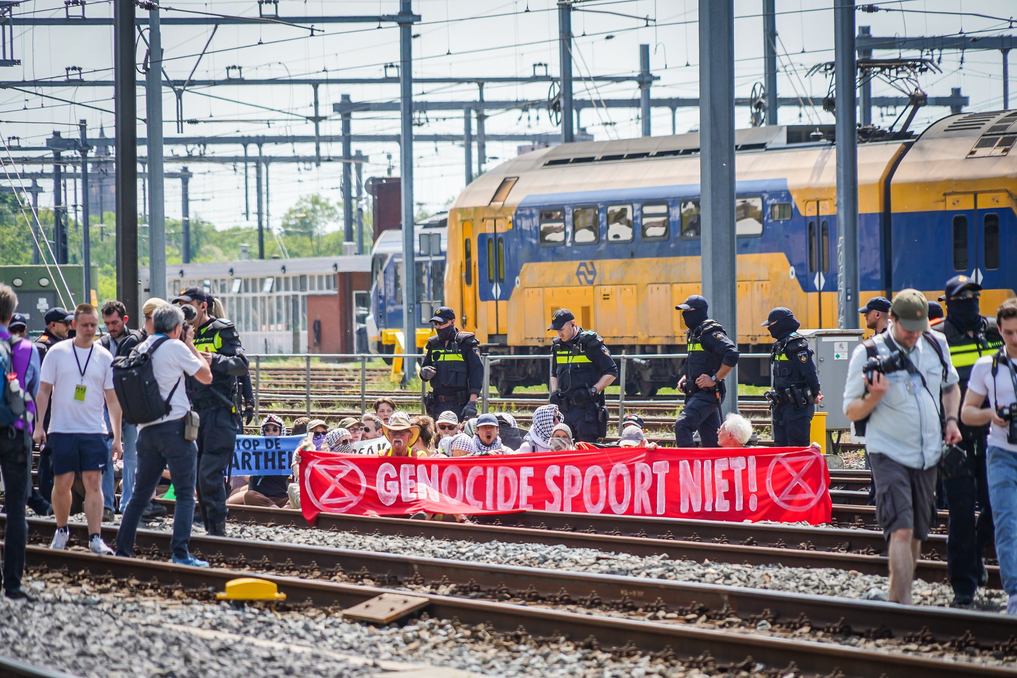 Demostranten blokkeren spoor bij utrecht centraal