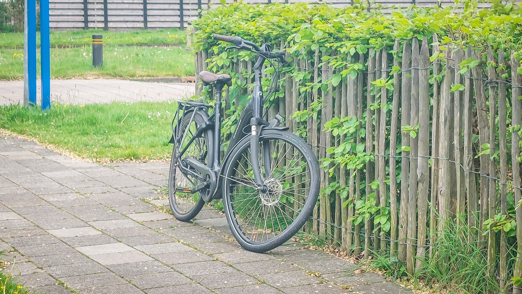 Fietser ernstig gewond na aanrijding met auto in Roden