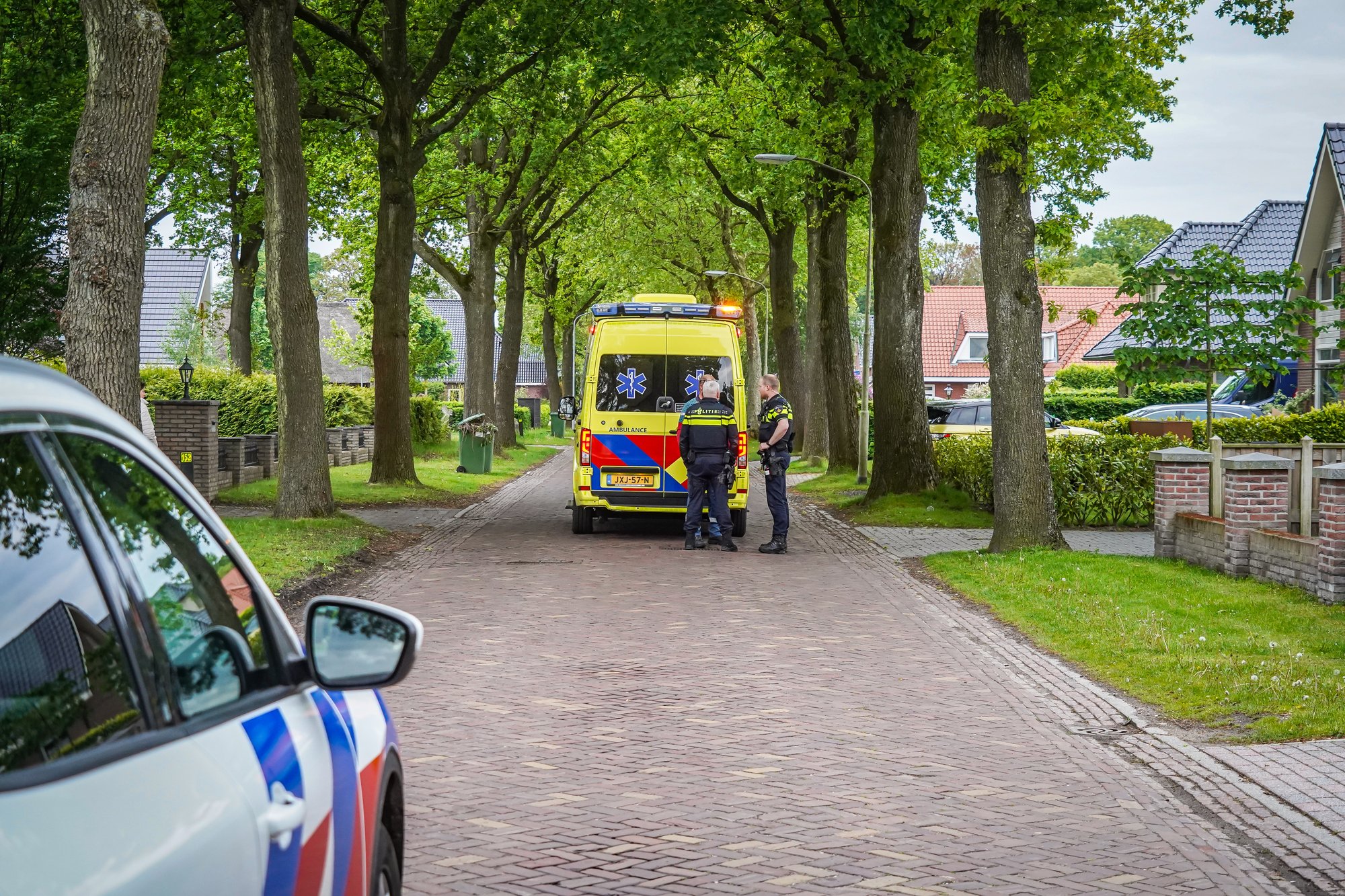 Fietser zwaargewond na inhaalactie in Emmen