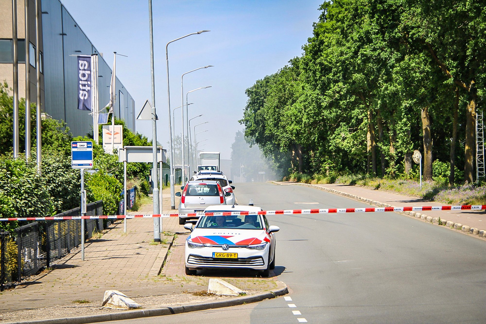 Grote brand bij afvalverwerkingsbedrijf aan Ampèrestraat in Venlo