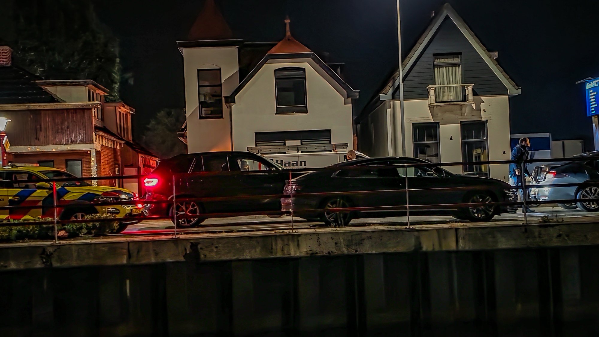 (UPDATE) Man op dak zorgt voor grote inzet hulpdiensten in Stadskanaal