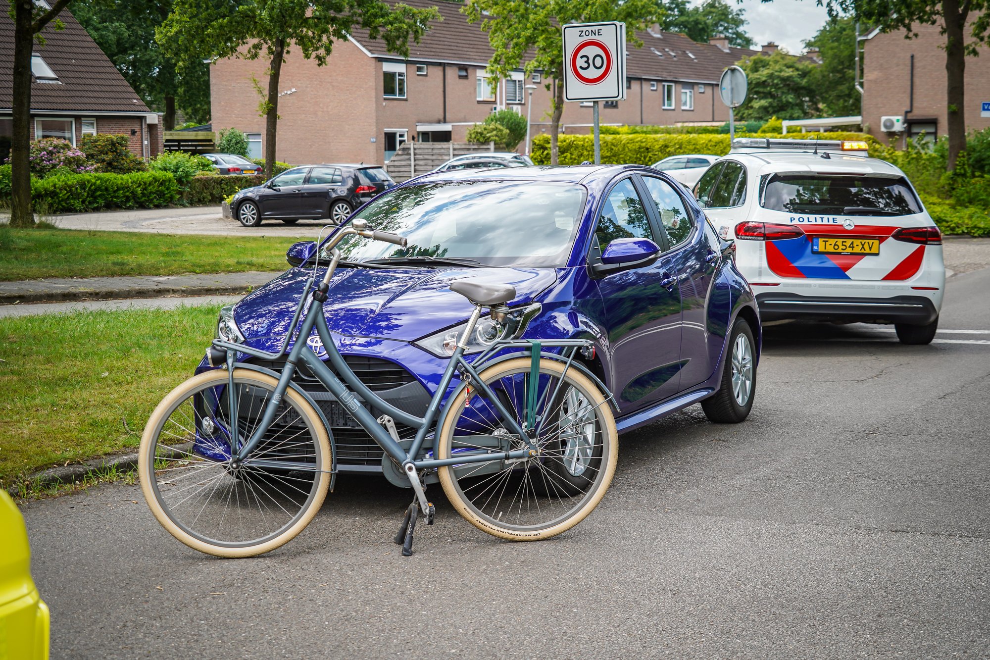 Scholier op fiets aangereden door auto in Emmen
